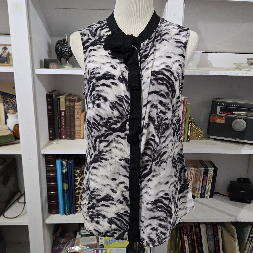 Tahari White And Black Grey Print 100% Silk Tank Button Down Collared Y2k 2000s